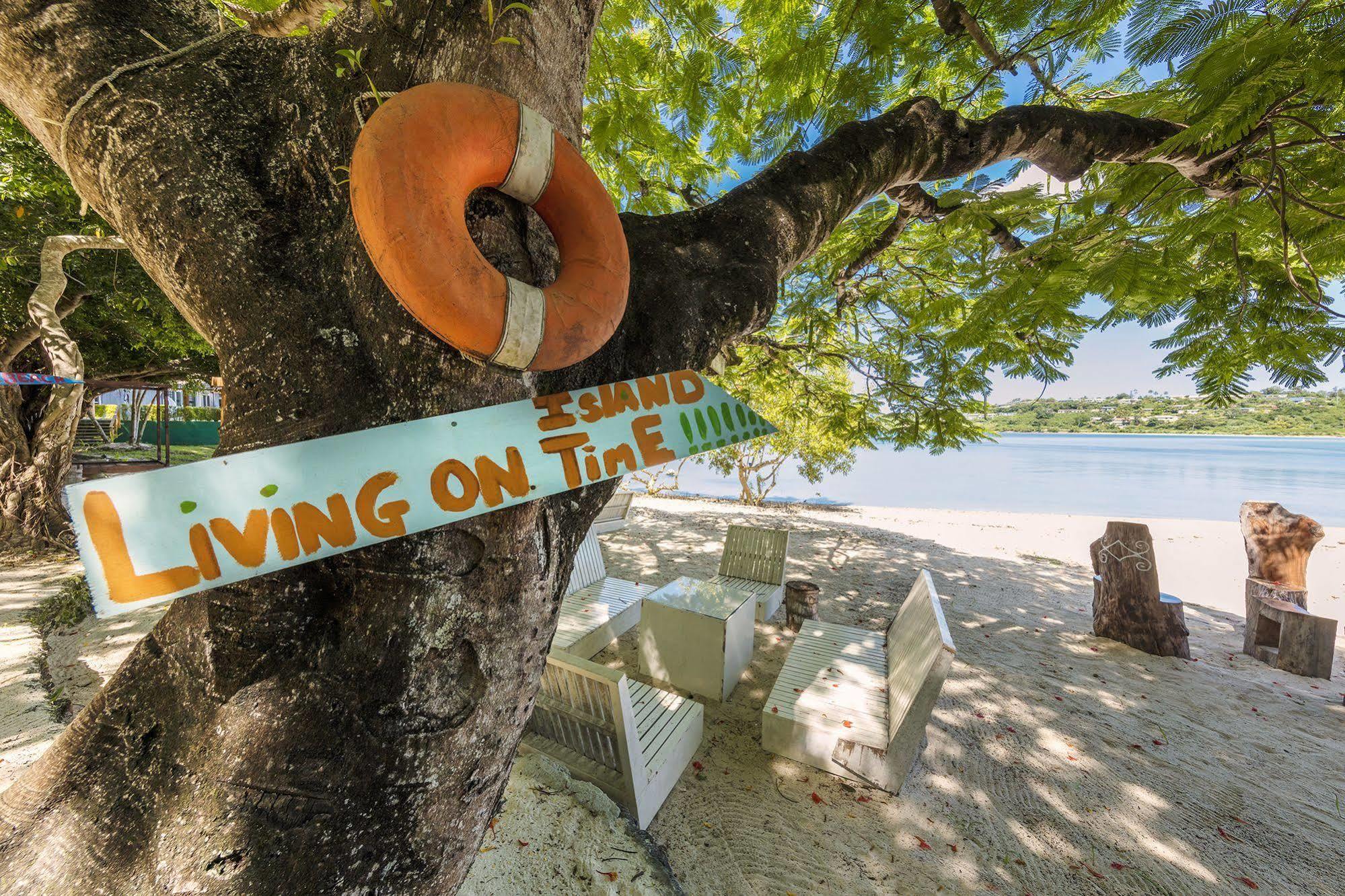 Chantillys On The Bay Port Vila Buitenkant foto
